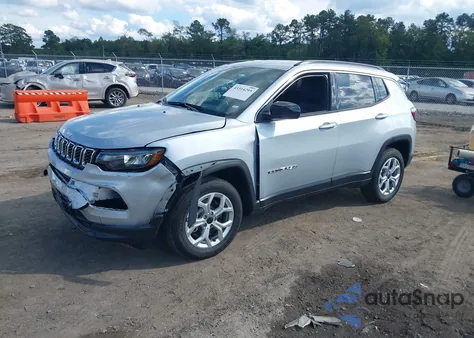 2025 Jeep Compass Latitude 4X4 z USA, uszkodzony, nr VIN 3C4NJDBN3ST600813